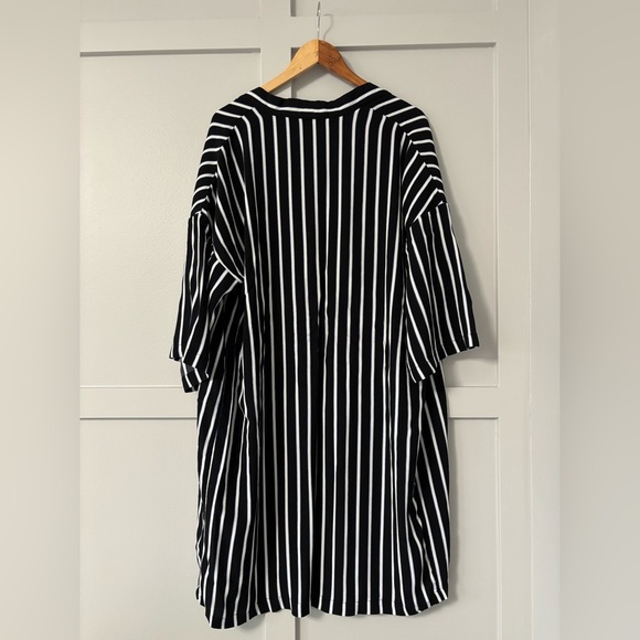 Black, White and Indigo Striped Kimono - Picture 4 of 7